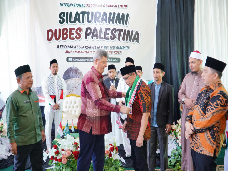 Duta Besar Palestina Zuhair Al-Shun Kunjungi Ponpes Mu'allimin Bangkinang.