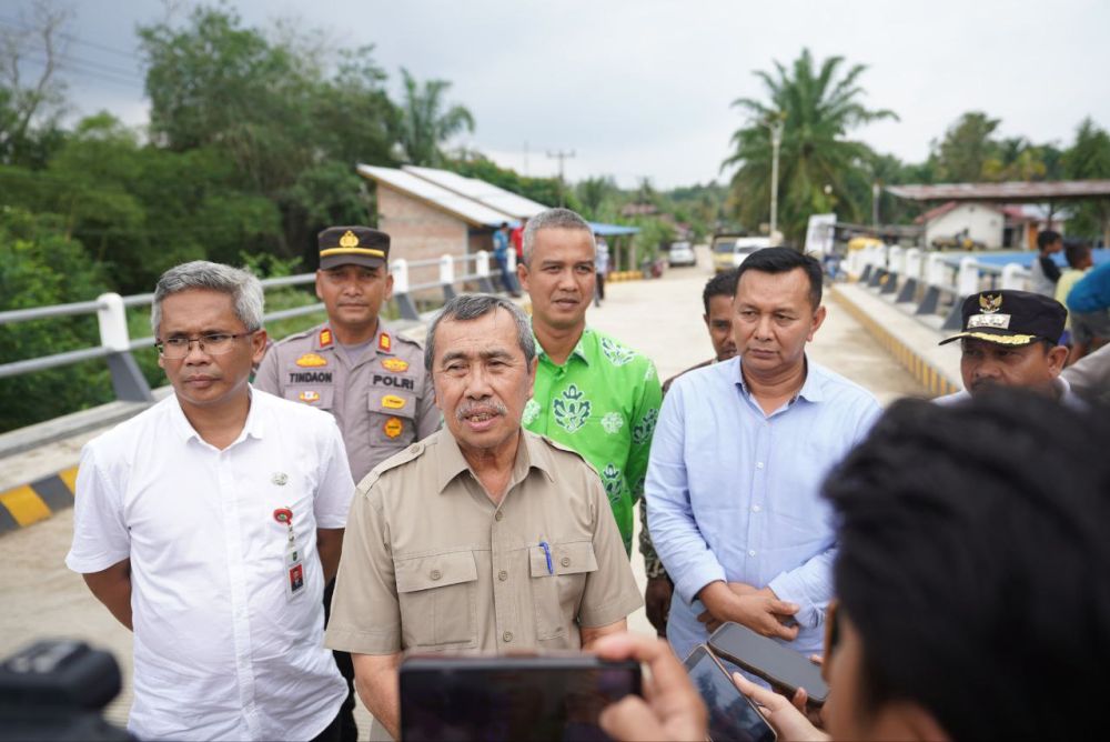 Gubernur Syamsuar Resmikan Jembatan Sei Palis dan Sei Kubu Rokan IV Koto Rohul