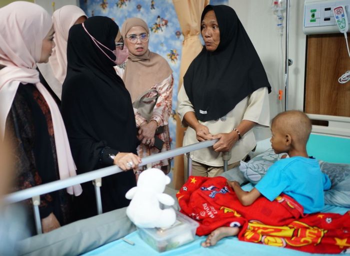 Kunjungi RSUD Arifin Achmad, TP PKK dan DWP Riau Sambut Perkembangan Positif Pasien Anak