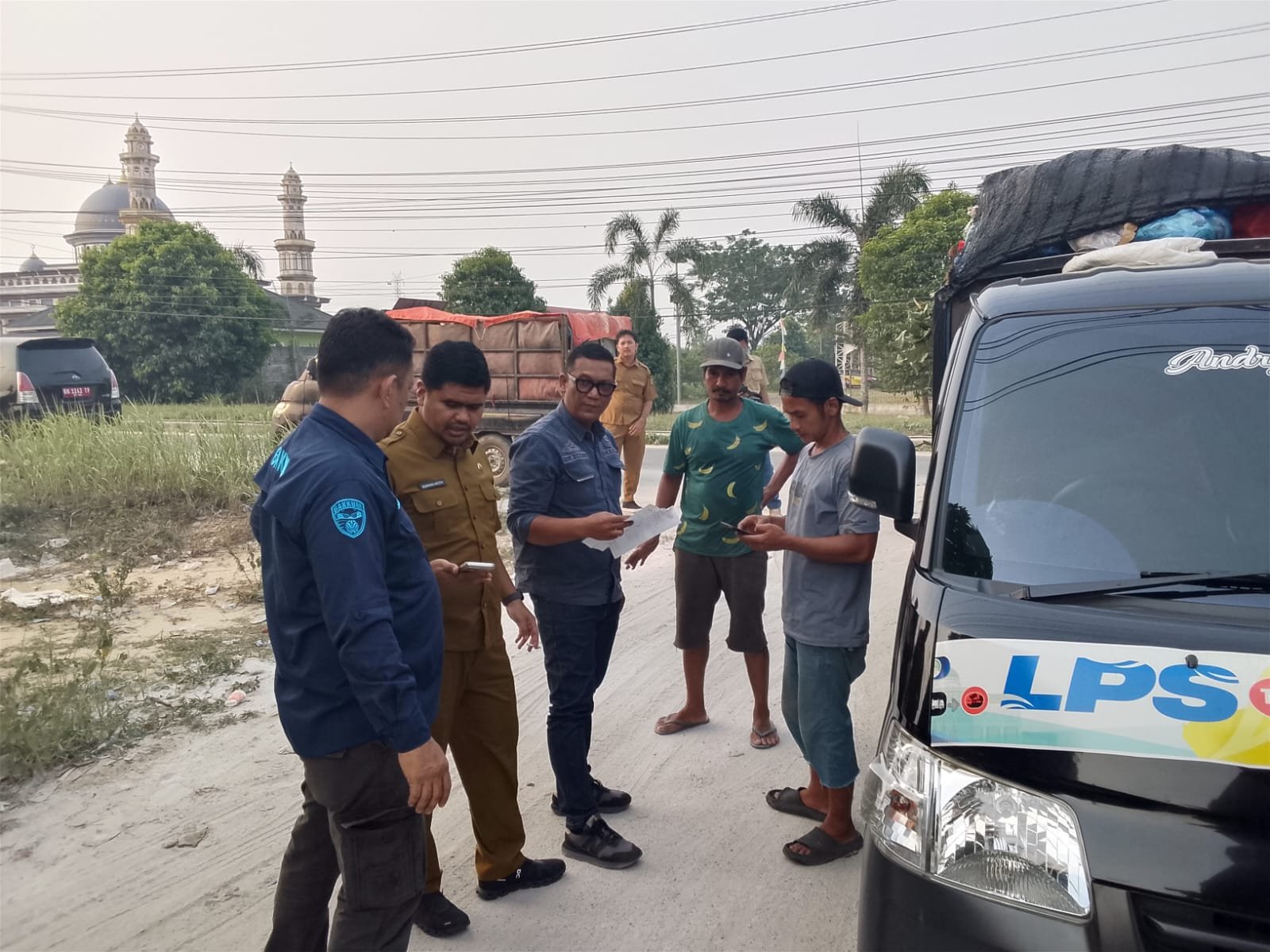 Tidak Mengantongi Izin Operasional, Tim Gabungan DLHK Pekanbaru Amankan Tiga Unit Angkutan Sampah