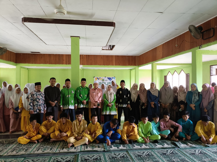 Kampar,  Badan Kontak Majelis Taklim (BKMT) Kabupaten Kampar di minggu kedua ramadhan seperti yang telah dicanangkan laksanakan berbagai program keagamaan dan sosial kemasyarakatan. Seperti yang pernah diinfomasikan sebelumny