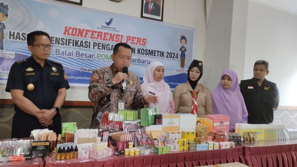 Penjual Diminta Musnahkan 246 Item Kosmetik Ilegal di Kantor BPOM
