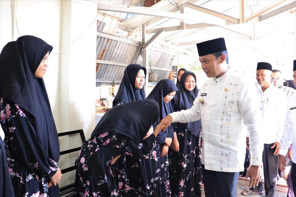 Pj Walikota Pekanbaru Beri Santunan ke Panti Asuhan As Shohwah