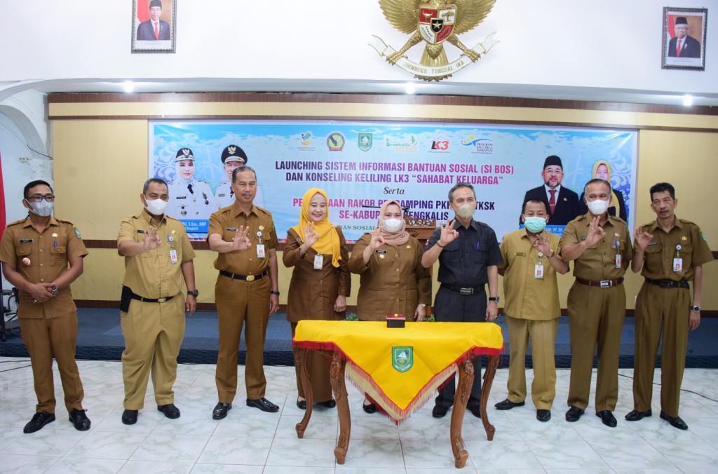 Bupati Kasmarni Launching Si Bos dan Konseling Keliling LK3 “Sahabat Keluarga”