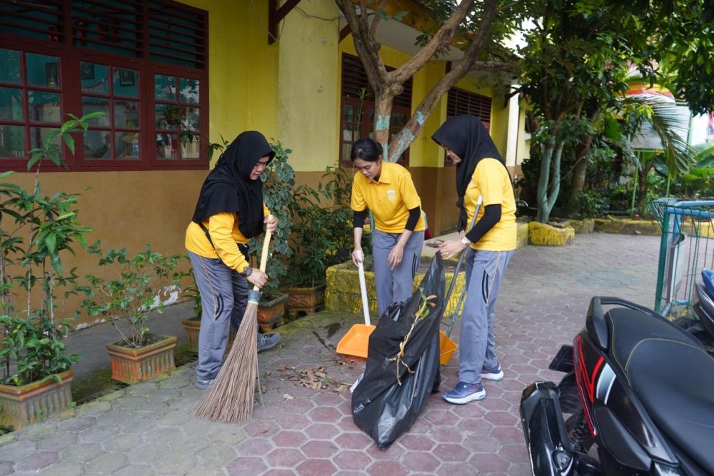 Hari Jadi ke-76, Polwan Polda Riau Laksanakan Baksos