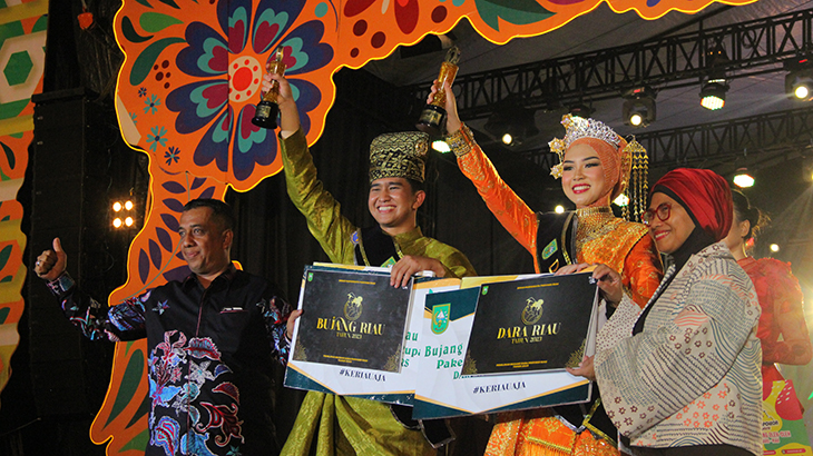 Singgih Arya Bintang dan Welika Maurenza Prista Terpilih Sebagai Bujang dan Dara Riau Tahun 2023
