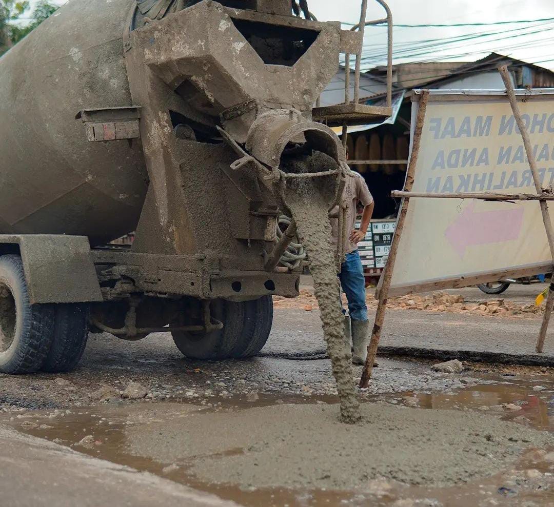 Pemko Pekanbaru Cor Lubang Jalan Dharma Bakti