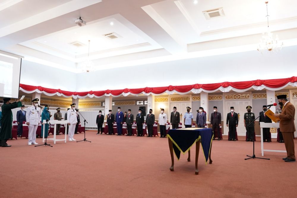 Kamsol Sebagai Pj Bupati Kampar dan Muflihun Sebagai Pj Wali Kota Pekanbaru Resmi Dilantik Gubri