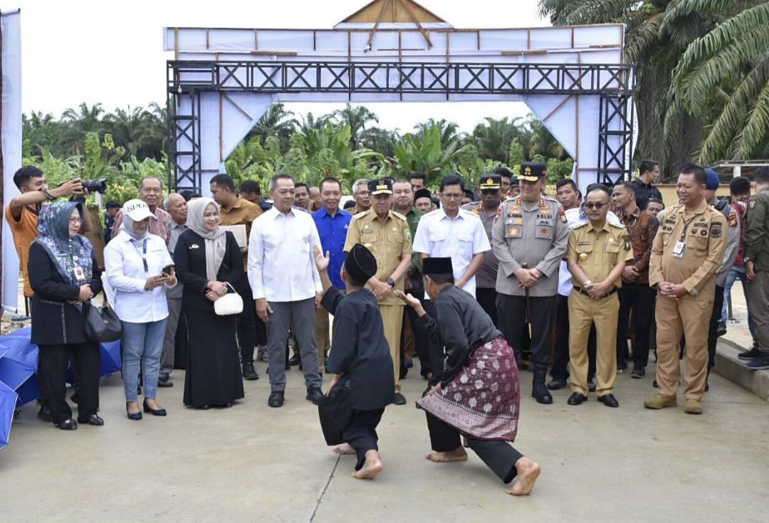 Ginda Burnama Selaku Wakil Ketua DPRD Pekanbaru Hadiri Acara 'Pengaliran Air Pertama' Sistem Penyediaan Air Minum Lintas Pekanbaru dan Kampar