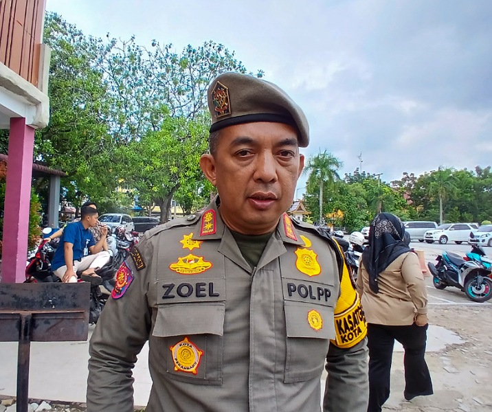 Penertiban Tiang Reklame Berlanjut ke Jalan Riau