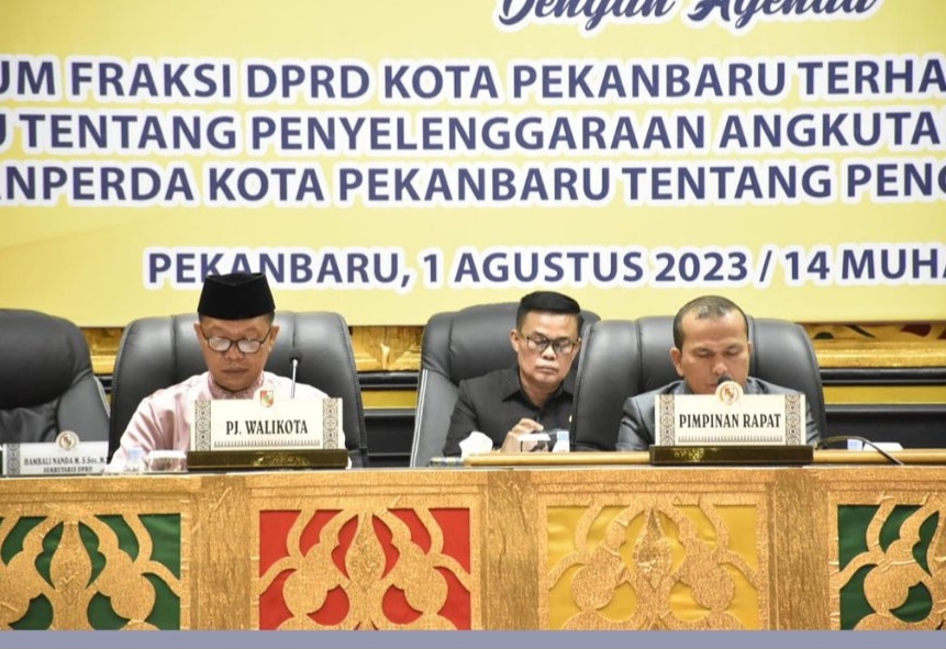 Rapat Paripurna DPRD Pekanbaru Terkait Ranperda Pengerustamaan Gender