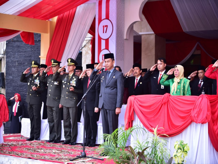 Wujudkan Indonesia Berdaulat Adil dan Makmur, Bupati Kampar H. Ahmad Yuzar Pimpin Upacara HUT RI Ke-81 Di lingkup Pemkab Kampar
