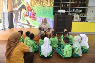 Perpustakaan Soeman Hs Perkuat Peran Edukasi dan Rekreasi Melalui Kunjungan Sekolah