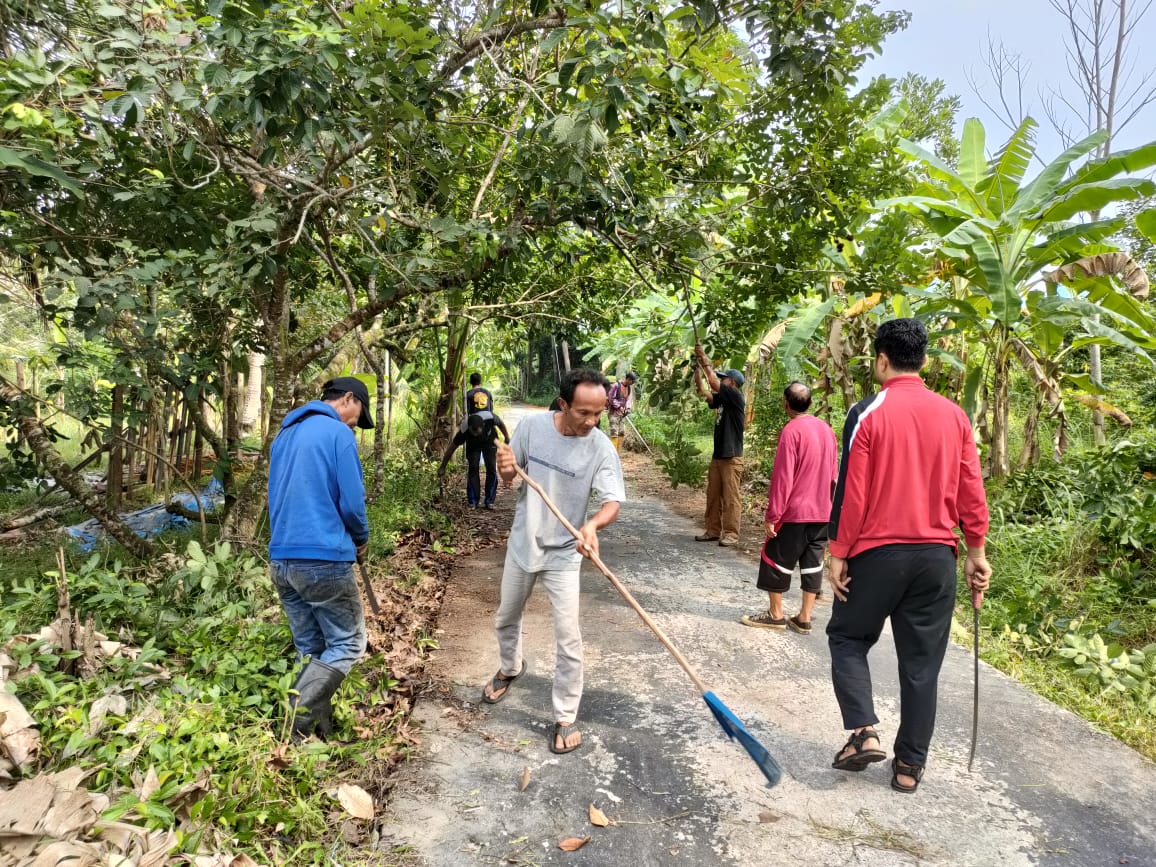 Sambut HUT Kemerdekaan RI ke-78, Warga RT 04 RW 06 Desa Senggoro Gotong Royong